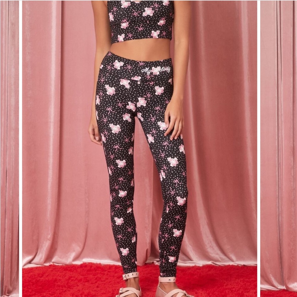 NWT Sanrio My Melody active print leggings